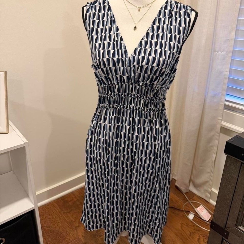 Max Edition Women Blue Geometric Print Smocked Waist V-Neck Sleeveless Dress M